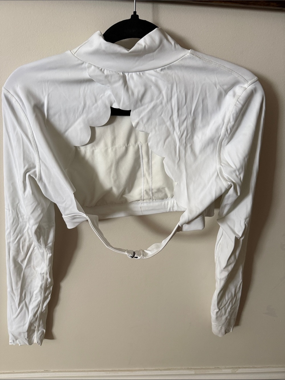 SHEIN White Long Sleeve Scallop Back Crop Top - Picture 3 of 6